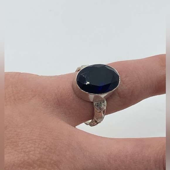 VTG Sterling & Facet Cut Oval Dark Blue Glass Stone Diamond Pattern Band Sz 6.75 - Picture 9 of 10